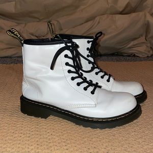 DR. MARTENS kids white boots 4